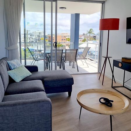 Pumicestone Blue Hotel Калундра Екстериор снимка