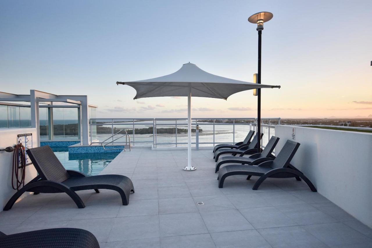 Pumicestone Blue Hotel Калундра Екстериор снимка