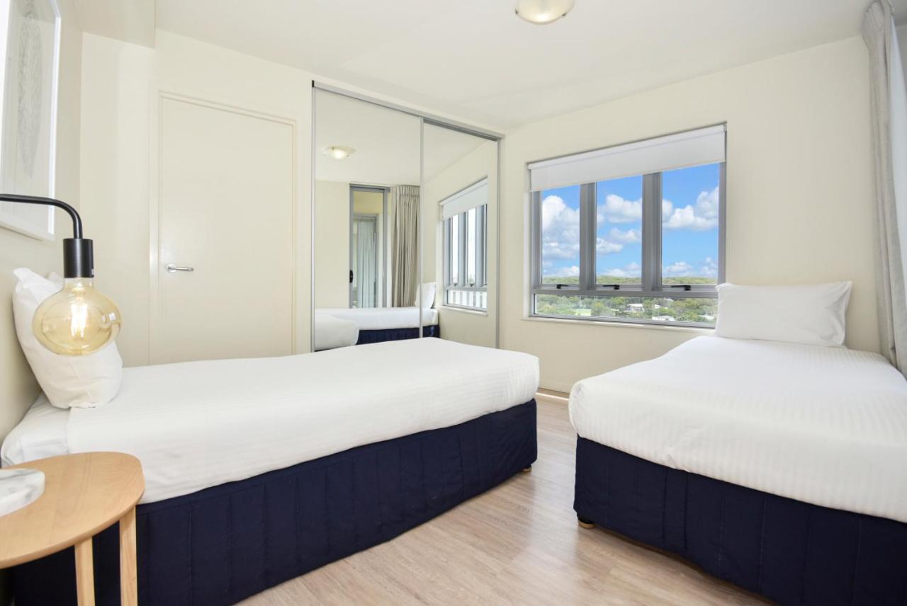 Pumicestone Blue Hotel Калундра Екстериор снимка