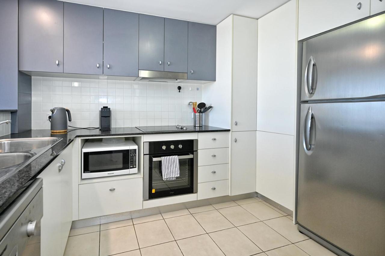 Pumicestone Blue Hotel Калундра Екстериор снимка