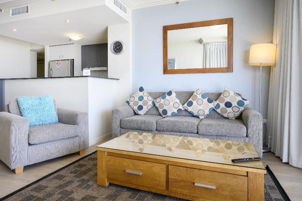 Pumicestone Blue Hotel Калундра Екстериор снимка