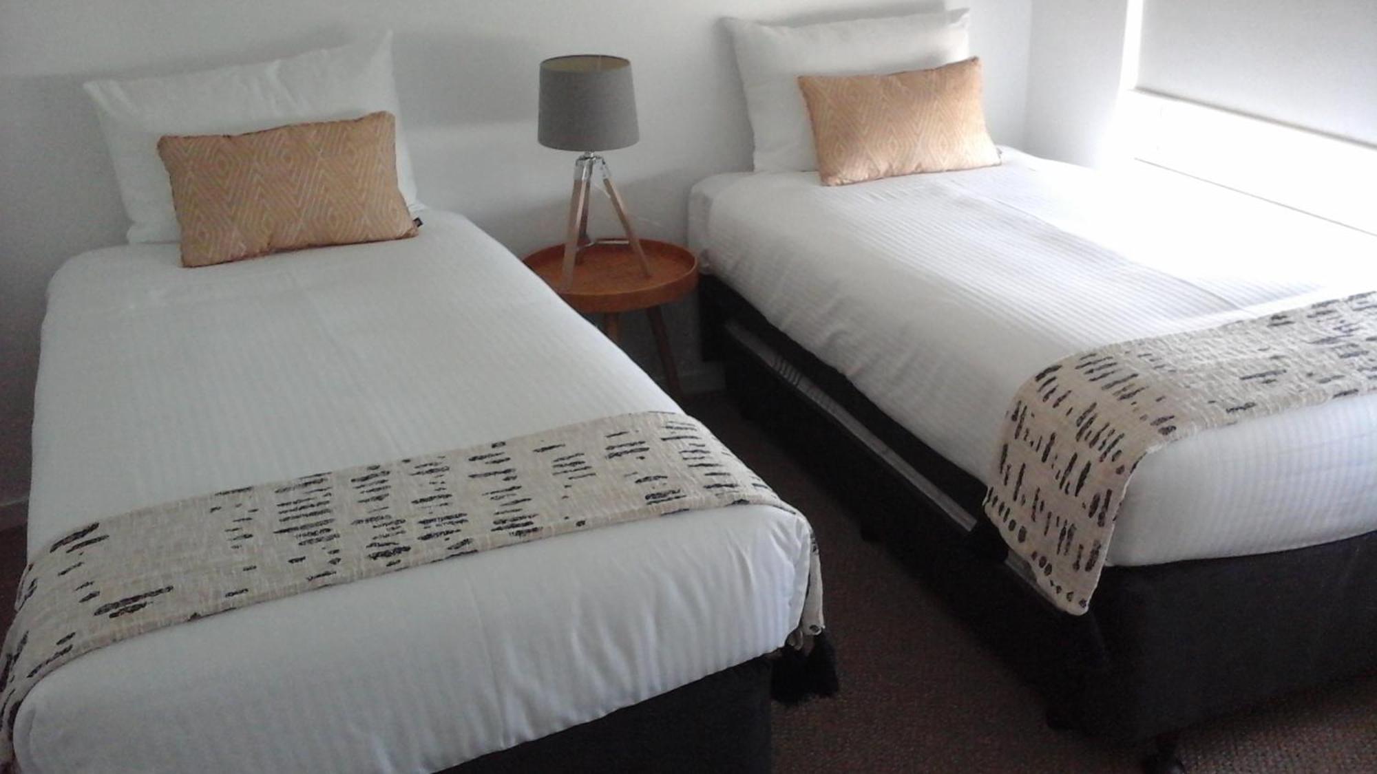 Pumicestone Blue Hotel Калундра Екстериор снимка