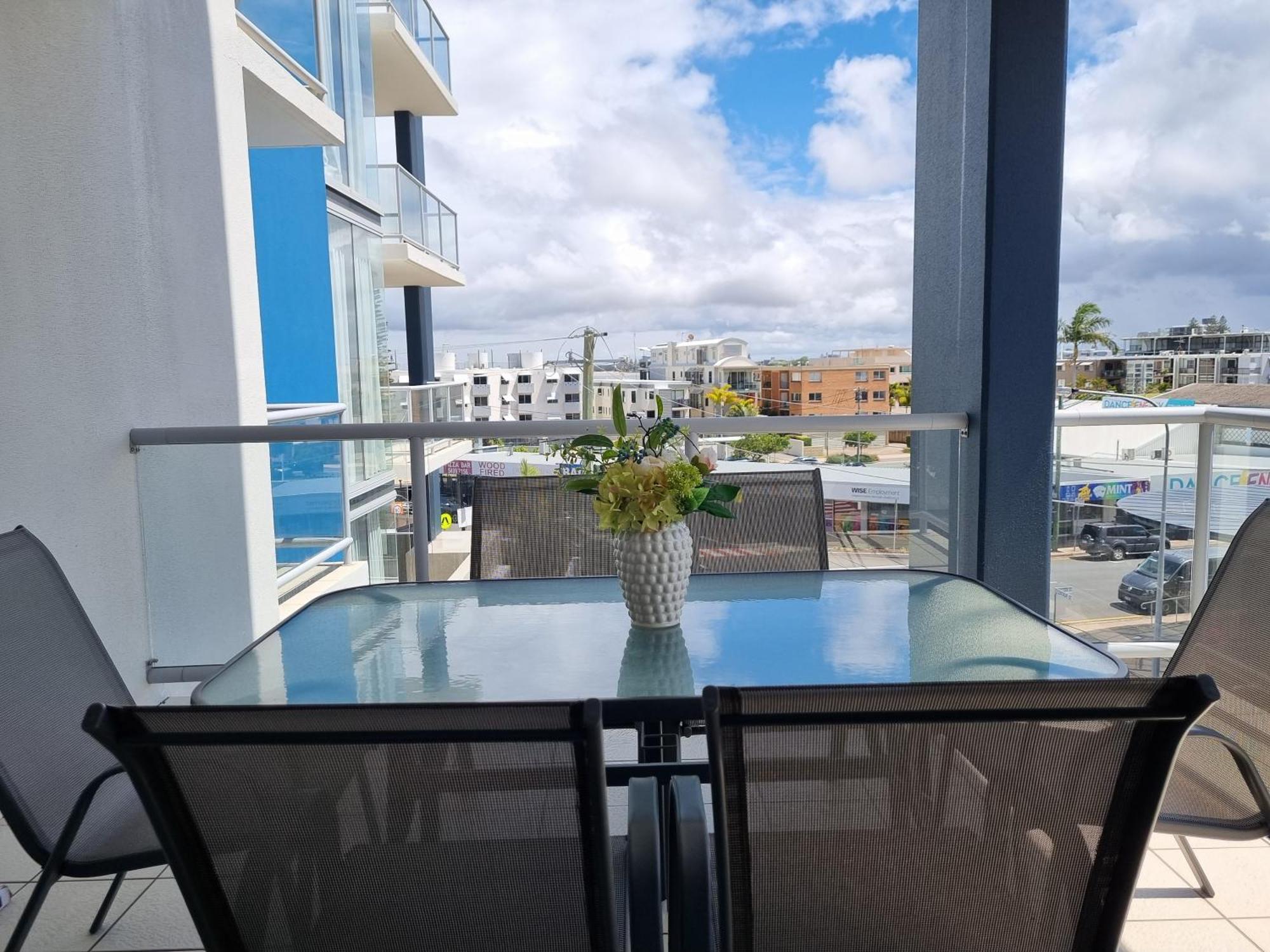 Pumicestone Blue Hotel Калундра Екстериор снимка