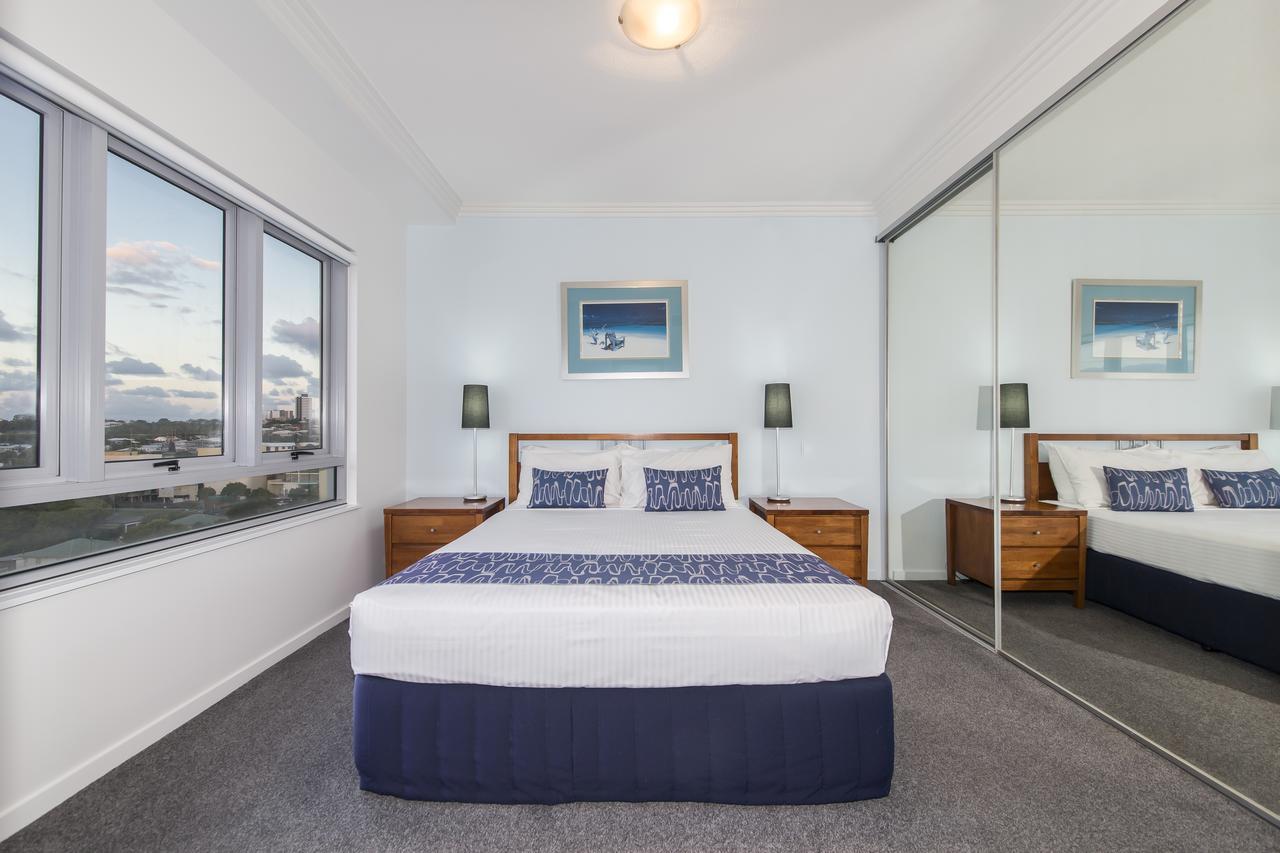 Pumicestone Blue Hotel Калундра Екстериор снимка