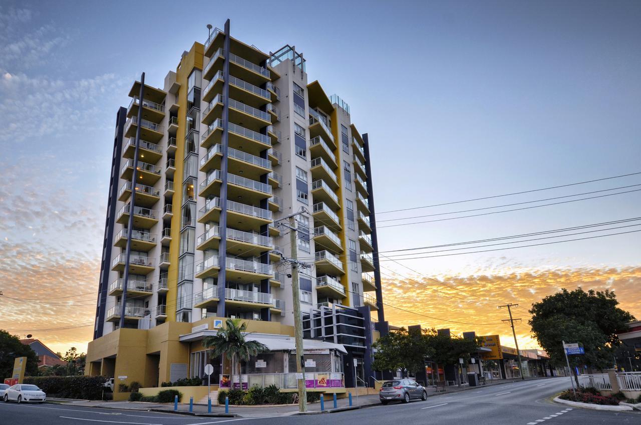 Pumicestone Blue Hotel Калундра Екстериор снимка