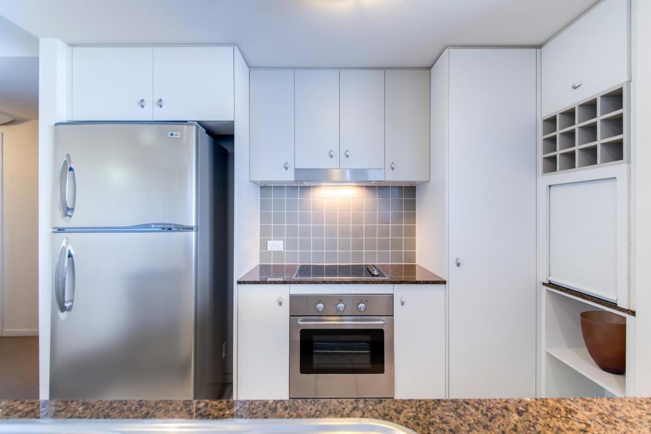 Pumicestone Blue Hotel Калундра Екстериор снимка