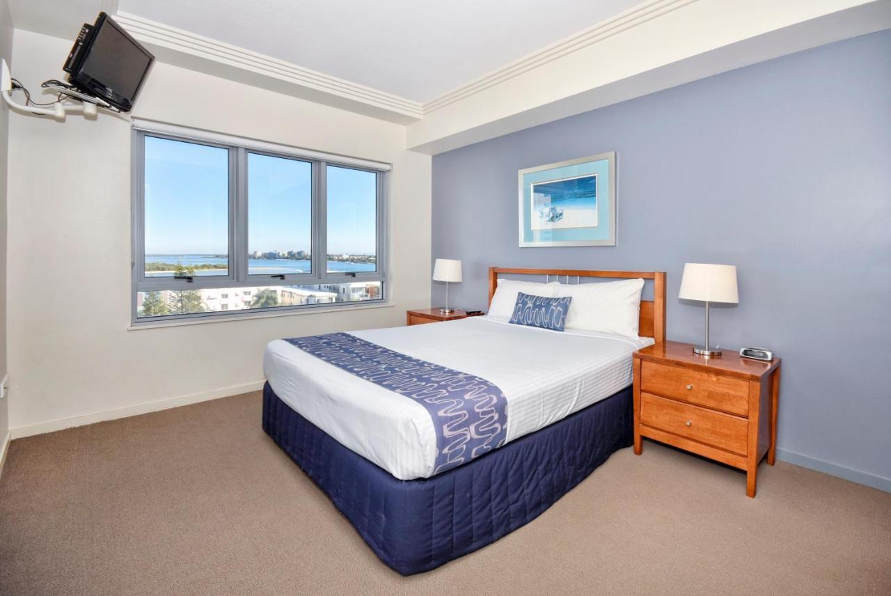 Pumicestone Blue Hotel Калундра Екстериор снимка